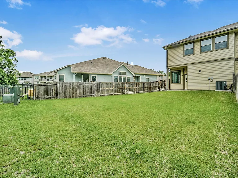 323 N Spotted Fern Dr — Photo 35