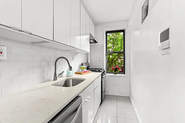 Sold by Compass | media 9