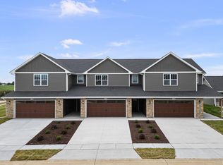 7146 Grove Xing, Bettendorf, IA 52722