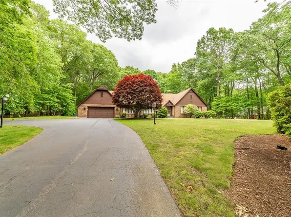 19 Lincoln Dr, North Smithfield, RI 02896