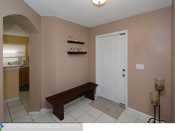 5th image of 9233 Greenbrier Ct