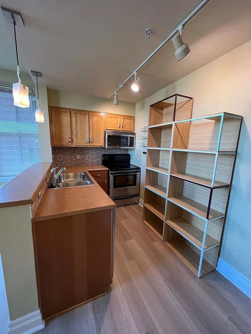 910 Harris St.#201 in Fairhaven Bellingham — Photo 3