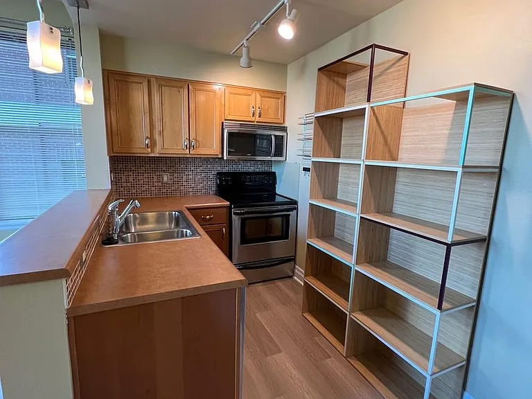 910 Harris Ave #201 — Photo 3