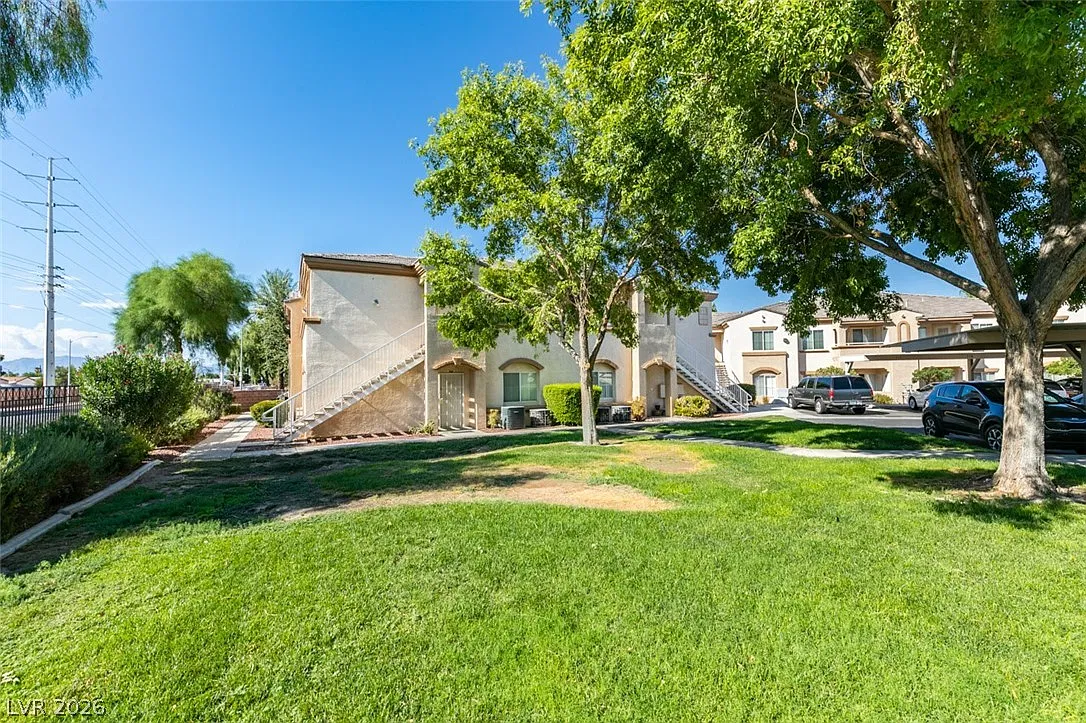 3400 Cabana Dr — Photo 4
