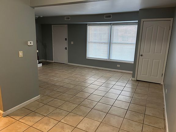 LIVING ROOM VIEW1