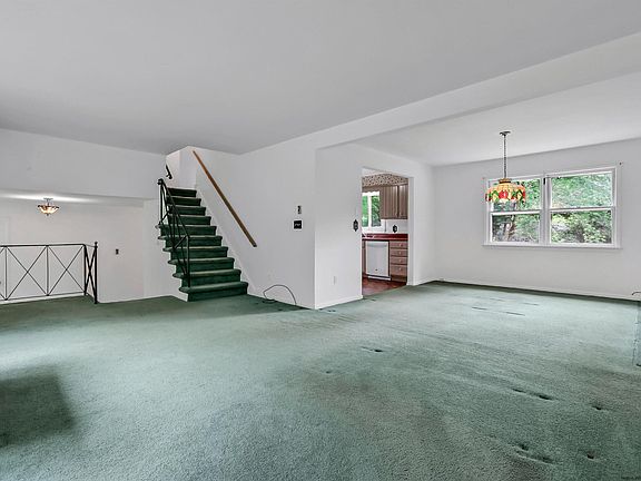 4th image of 7 Woodland Drive
