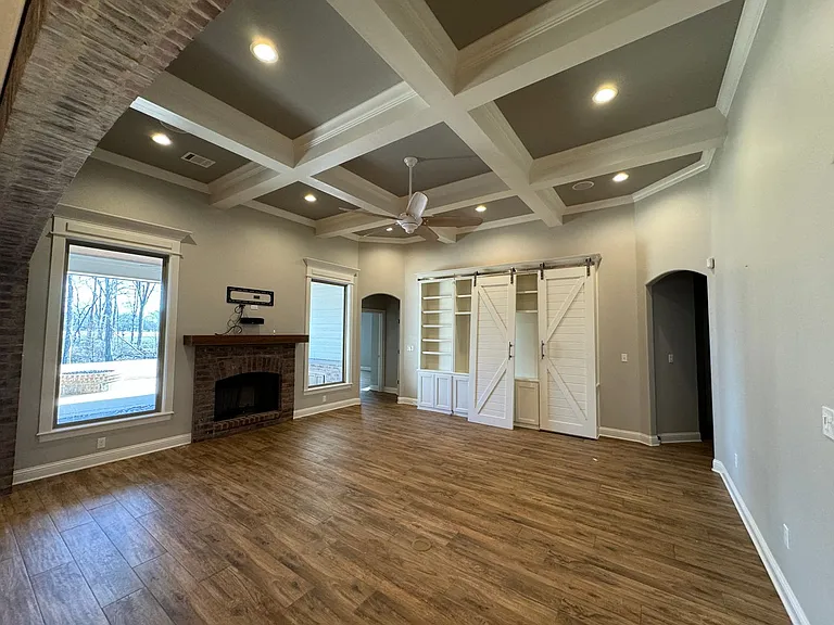 470 Long Acre Dr — Photo 5