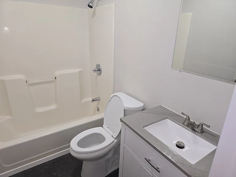 525 Delaware St — Photo 2