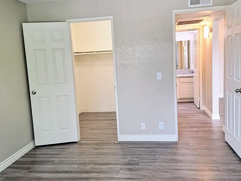 Raintree Apartments — Photo 23