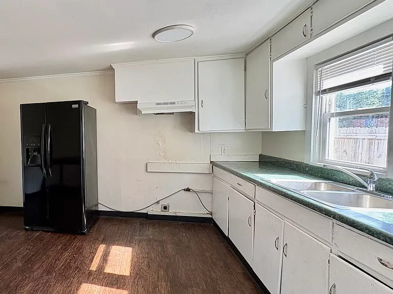 521 10th Ave #4 — Photo 5