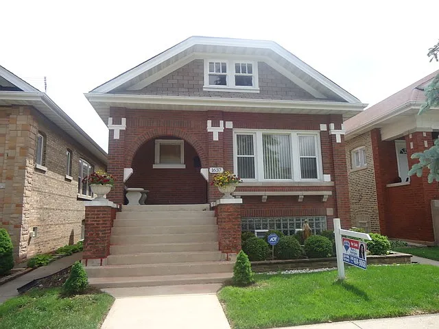 1637 Cuyler Ave photo 1