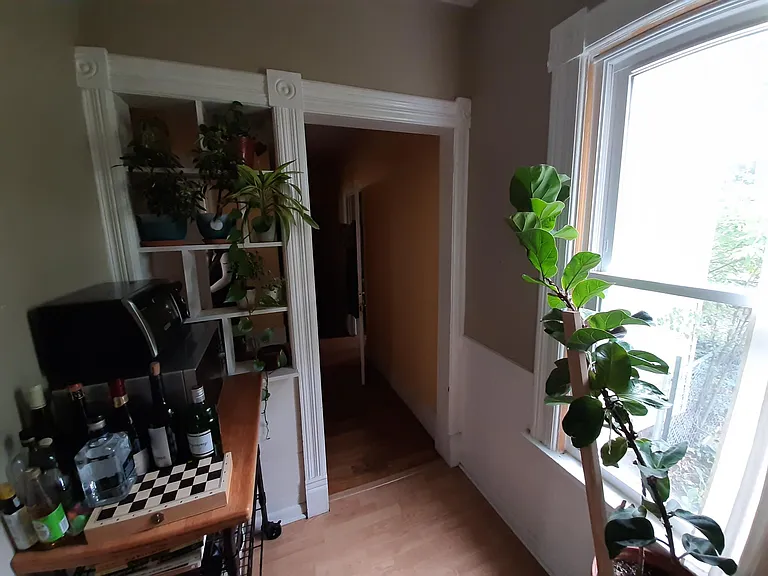 Kitchen to hallway