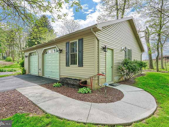3rd image of 229 Lake Meade Dr