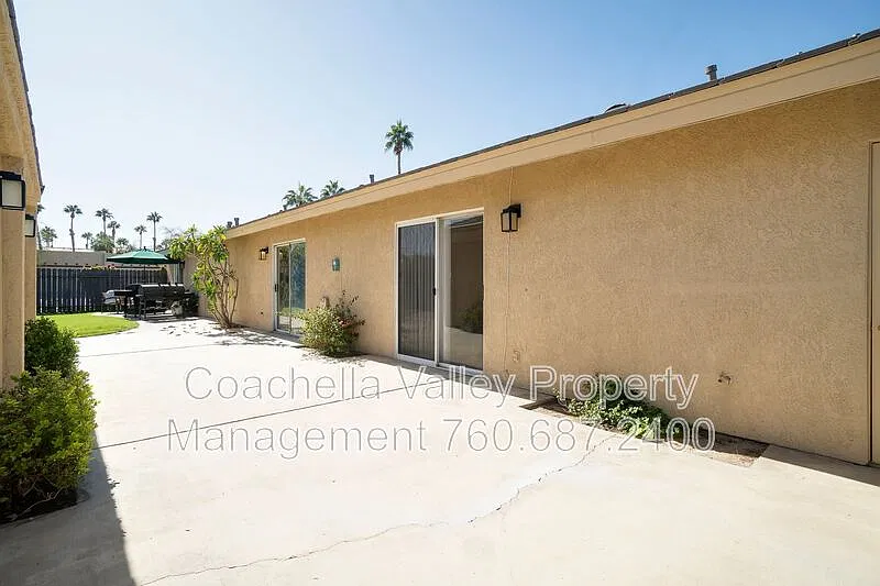 2 bed, 2.0 bath, 1083 sqft, $2,195 — Photo 2