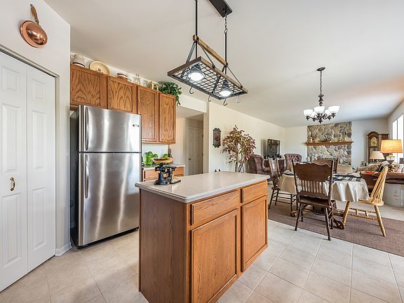 42" cabinets, island, and pantry