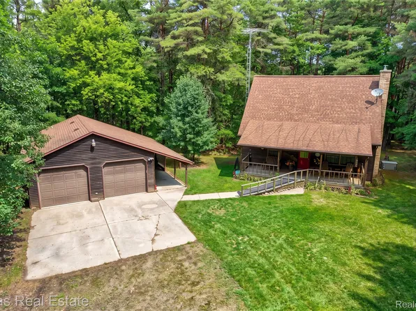 12043 Kipp Rd, Goodrich, MI 48438