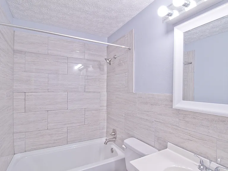 211 Glenlake Dr — Photo 7