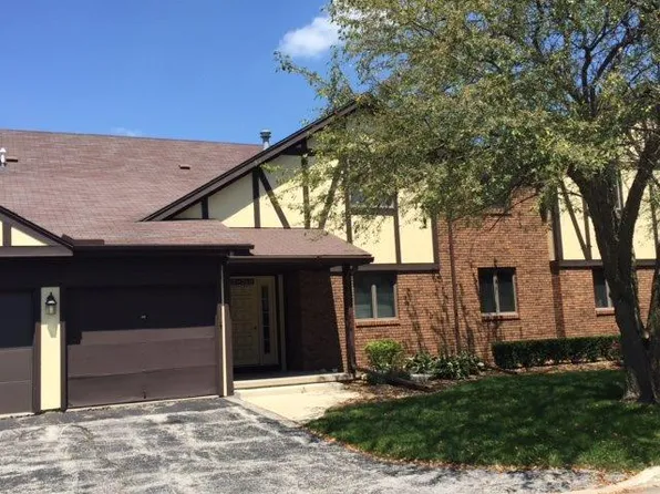 208 Carol Ct, Pontiac, IL 61764