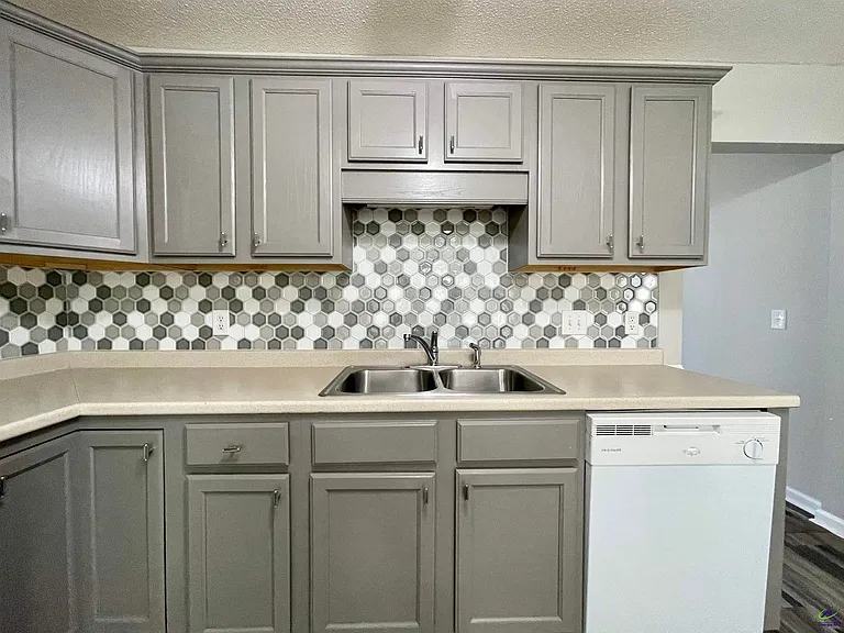 321 Deerfield Cir — Photo 11