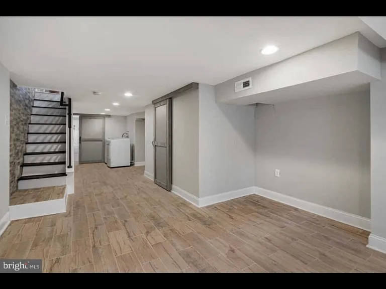 1439 S Etting St — Photo 11