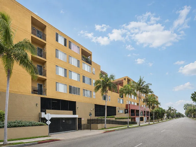Huntington Plaza Senior Apartments — Photo 11