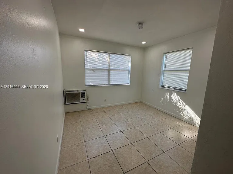301 SW 9th Ter #1 — Photo 7