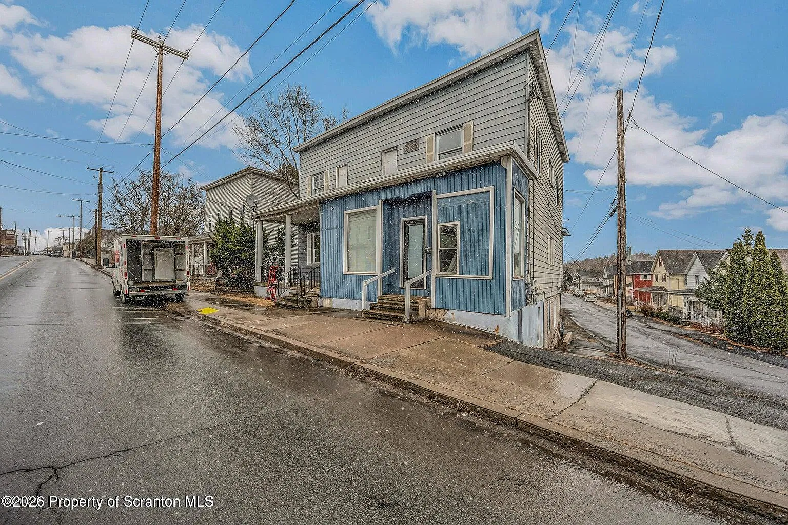 2 bed, 1.0 bath, 841 sqft, $1,175 — Photo 1