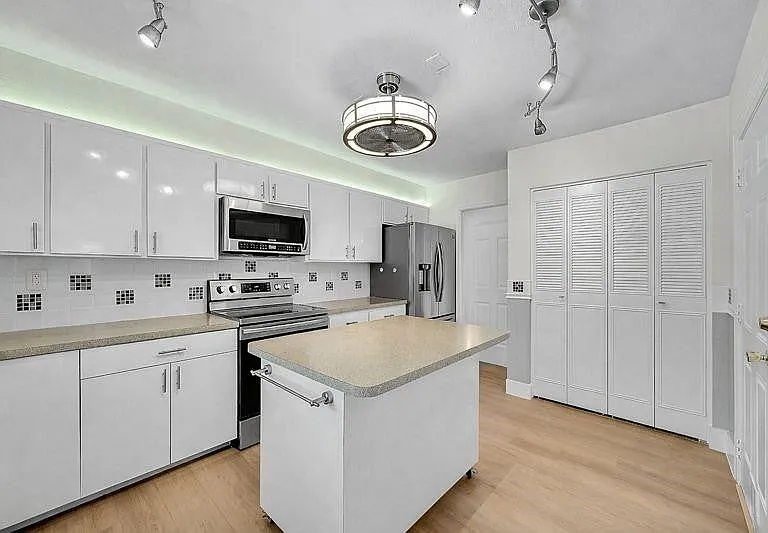 1480 SW 66th Ter #1480 — Photo 14