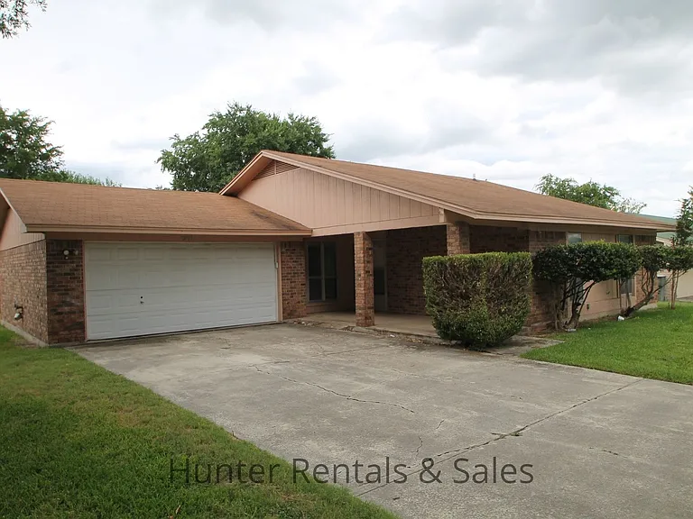 2810 Lawndale St — Photo 2