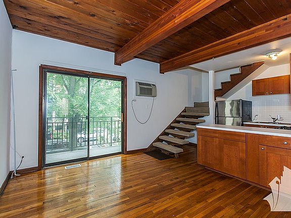4th image of 1133 W Drummond Pl #5A