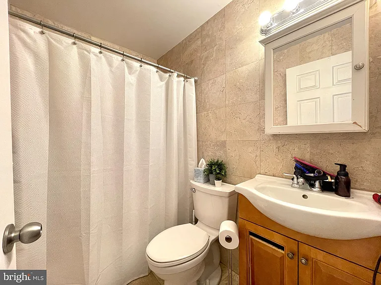 1131 Green St #3 — Photo 21