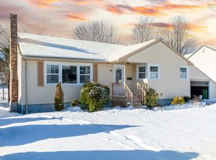 24 Penhorn Dr, Dartmouth, NS B2Y 3K3