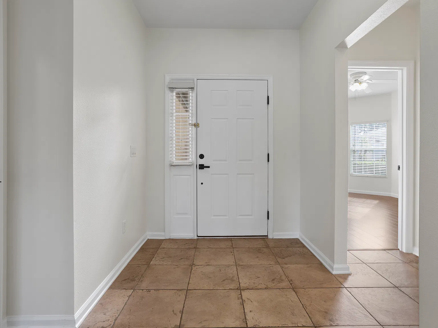 555 Fern Lake Dr — Photo 4