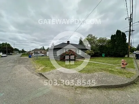 Building Photo - 8414 NE Beech St