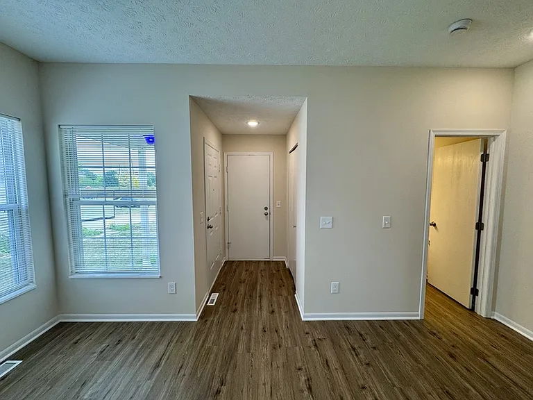389-395 Abbeyville Rd #389 — Photo 5