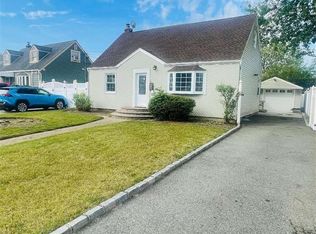 762 Park Ave, Uniondale, NY 11553