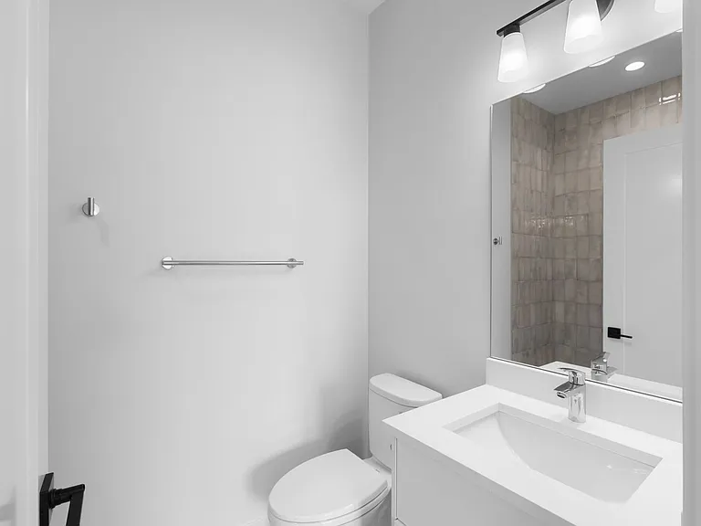 904 W Dakin LLC — Photo 25