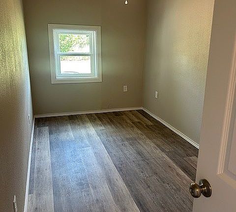 Small bedroom/office