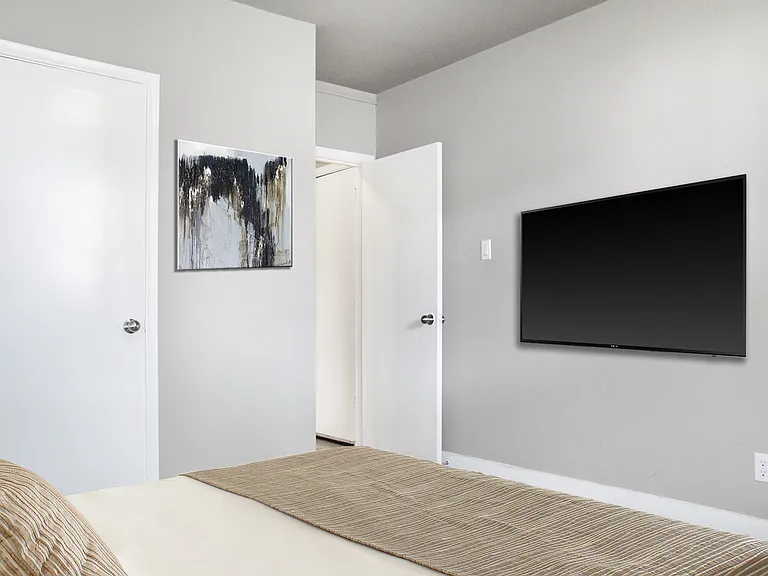 3955 Retallack St — Photo 3