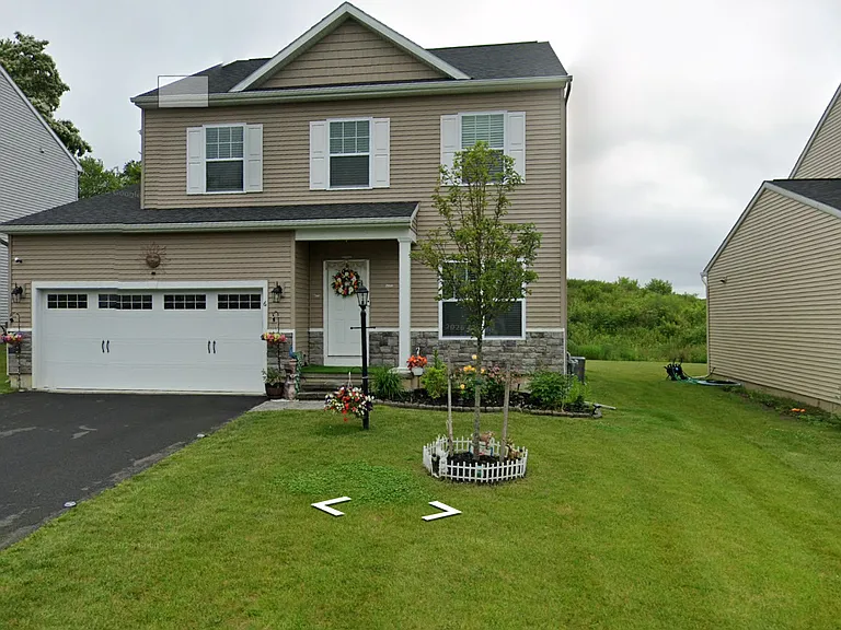 6 Harbor Ln — Photo 1