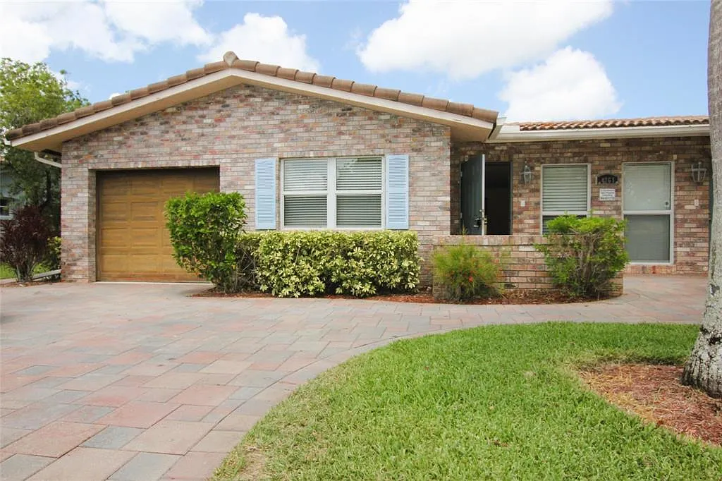 3 bed, 2.0 bath, 1584 sqft, $2,975 — Photo 1