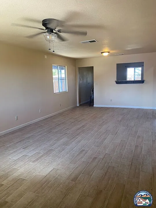 3 bed, 2.0 bath, 1100 sqft, $2,000 — Photo 3
