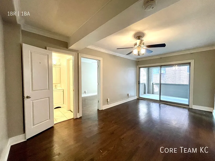1 Bedroom in West Plaza — Photo 2