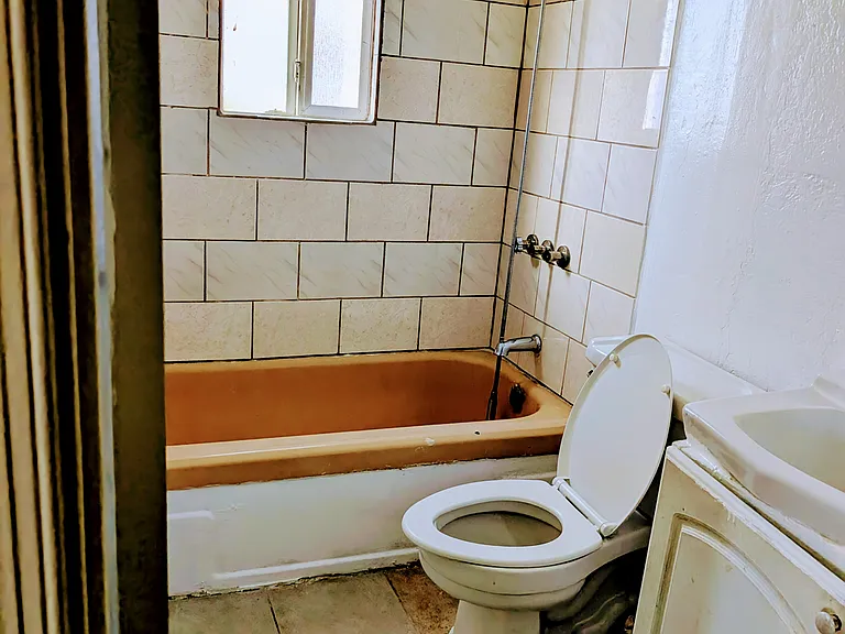 10023 Macarthur Blvd #8 — Photo 7