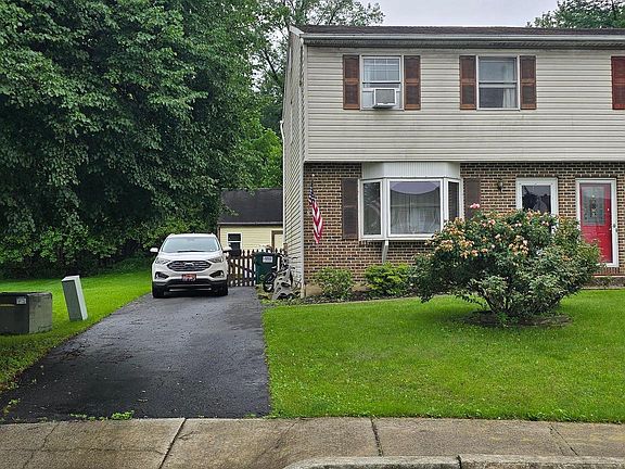 3rd image of 536 E Linden St