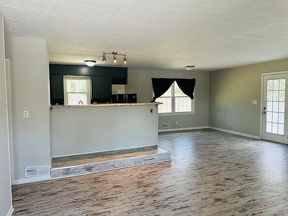 4th image of 3864 McGill Ln