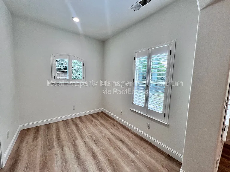 1030 E Royal Dornoch Ave — Photo 15