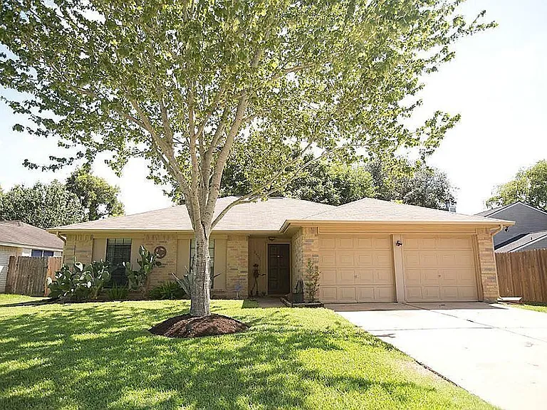 2406 Broken Elm Dr — Photo 1