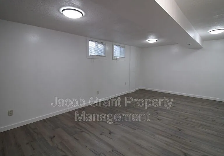1703 Raymond Dr — Photo 10