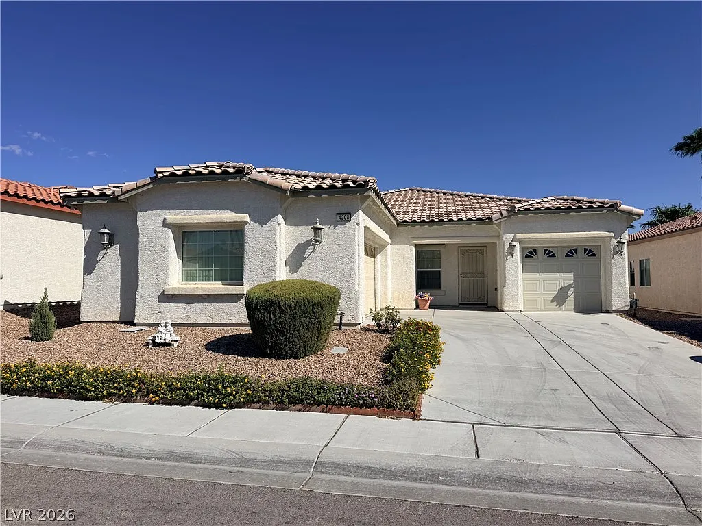 4 bed, 2.0 bath, 2217 sqft, $2,500 — Photo 2